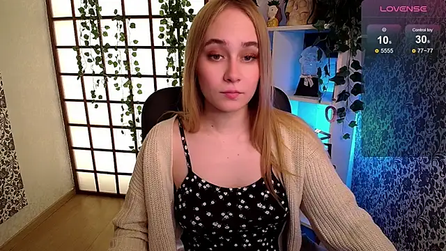 Snapshot of LianaBright chatting on December 2024 03:59:01 AM LianaBright online show from December 2024 03:59:01 AM