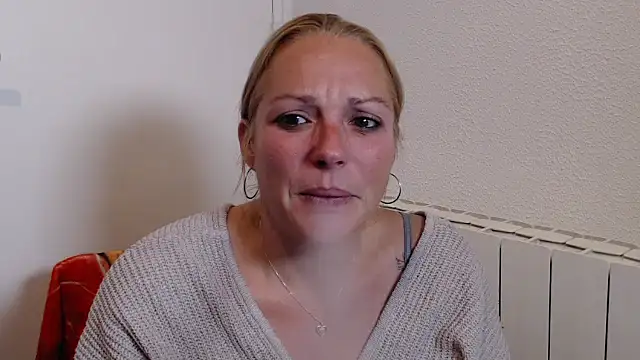 Doucelouve9 online show from December 2025 05:08:02 PM