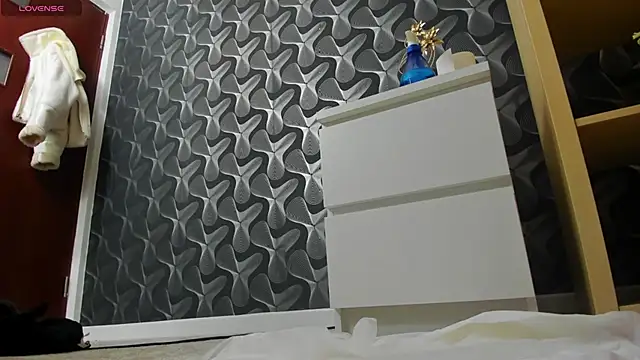 nicolee   19 online show from February 2025 11:09:01 PM