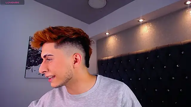 MrWilliseo online show from December 2025 07:42:02 PM