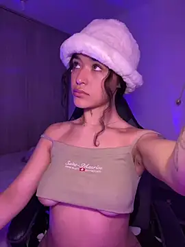 Crystal Dluna online show from September 2025 03:50:01 PM