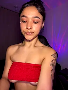 Crystal Dluna online show from October 2025 03:01:02 PM