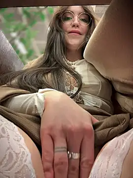 meow girl online show from February 2025 11:33:01 AM