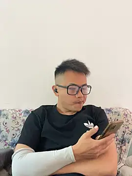 Snapshot of lixiaoshuai8 chatting on March 2025 04:43:02 AM lixiaoshuai8 online show from March 2025 04:43:02 AM