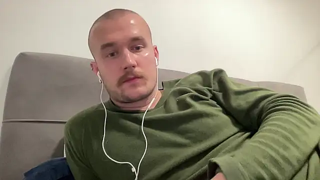 Snapshot of cute_mark chatting on December 2024 05:40:01 PM cute mark online show from December 2024 05:40:01 PM