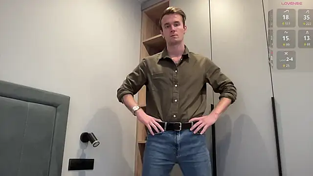 Snapshot of cute_mark chatting on October 2025 03:10:02 PM cute mark online show from October 2025 03:10:02 PM