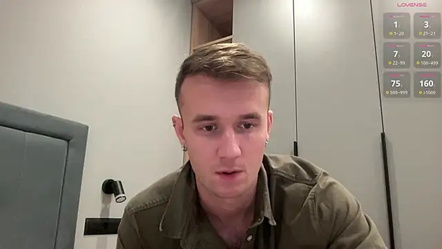 Snapshot of cute_mark chatting on October 2025 05:15:02 PM cute mark online show from October 2025 05:15:02 PM