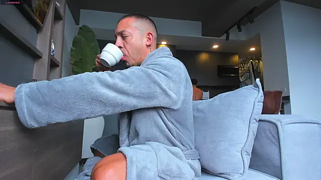 Snapshot of Maximo_Marcelo chatting on December 2025 12:03:02 PM Maximo Marcelo online show from December 2025 12:03:02 PM