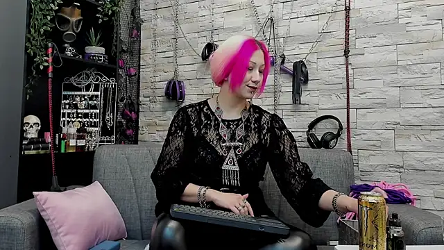 Snapshot of CruelMistress chatting on December 2024 01:26:02 AM CruelMistress online show from December 2024 01:26:02 AM