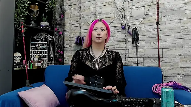 Snapshot of CruelMistress chatting on December 2024 12:19:01 AM CruelMistress online show from December 2024 12:19:01 AM