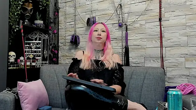 Snapshot of CruelMistress chatting on December 2024 12:44:02 AM CruelMistress online show from December 2024 12:44:02 AM