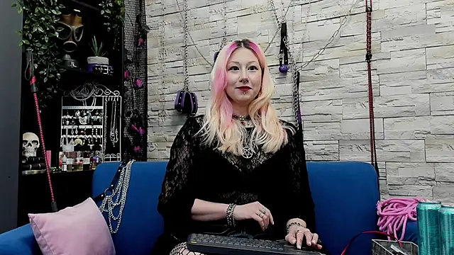 Snapshot of CruelMistress chatting on January 2025 03:49:02 AM CruelMistress online show from January 2025 03:49:02 AM