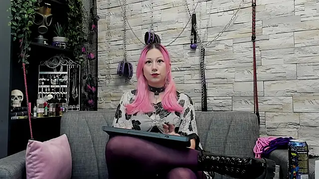 Snapshot of CruelMistress chatting on February 2025 11:24:01 PM CruelMistress online show from February 2025 11:24:01 PM