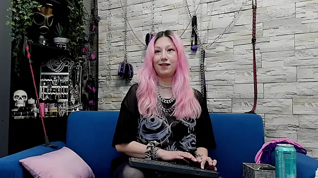 Snapshot of CruelMistress chatting on February 2025 02:30:01 AM CruelMistress online show from February 2025 02:30:01 AM