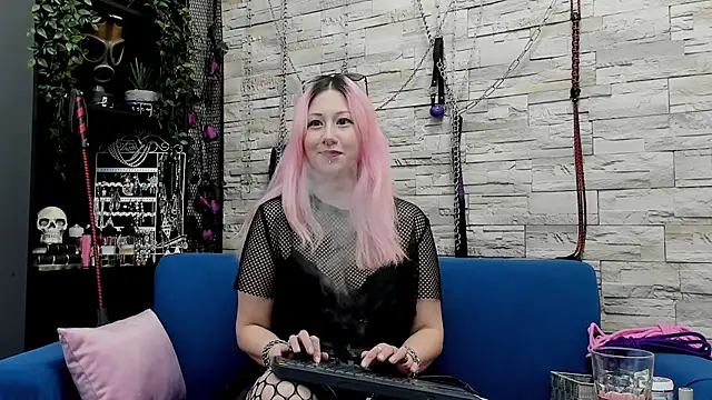 Snapshot of CruelMistress chatting on February 2025 04:32:02 AM CruelMistress online show from February 2025 04:32:02 AM