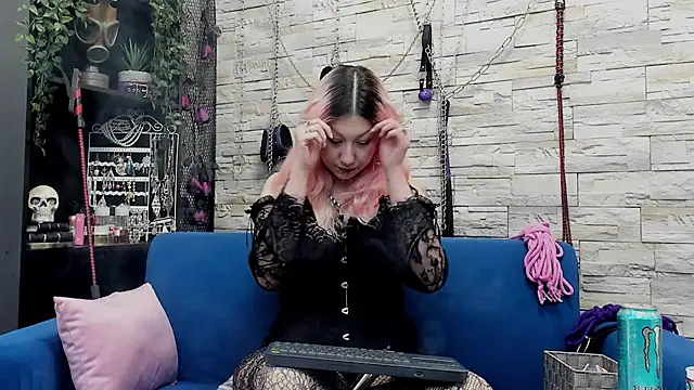 Snapshot of CruelMistress chatting on March 2025 07:06:01 PM CruelMistress online show from March 2025 07:06:01 PM