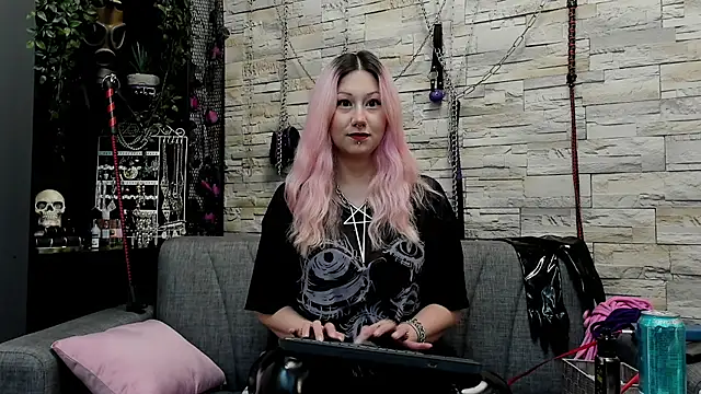 Snapshot of CruelMistress chatting on March 2025 11:20:02 PM CruelMistress online show from March 2025 11:20:02 PM