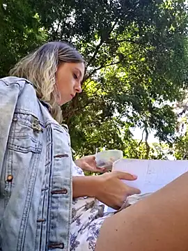 Snapshot of Public_Katrisha chatting on February 2025 04:44:01 PM Public Katrisha online show from February 2025 04:44:01 PM