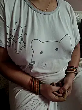 Snapshot of milf-kaira chatting on November 2025 04:41:01 PM milf-kaira online show from November 2025 04:41:01 PM