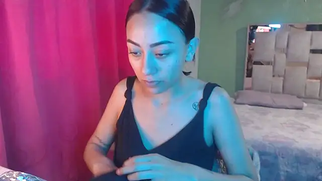 Snapshot of Little_aphrodite chatting on November 2025 09:39:01 PM Little aphrodite online show from November 2025 09:39:01 PM