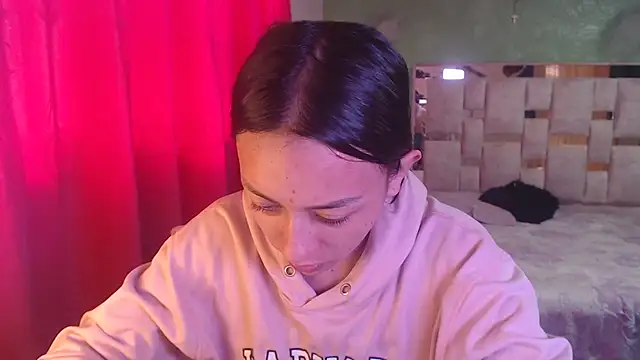 Snapshot of Little_aphrodite chatting on November 2025 09:40:01 PM Little aphrodite online show from November 2025 09:40:01 PM