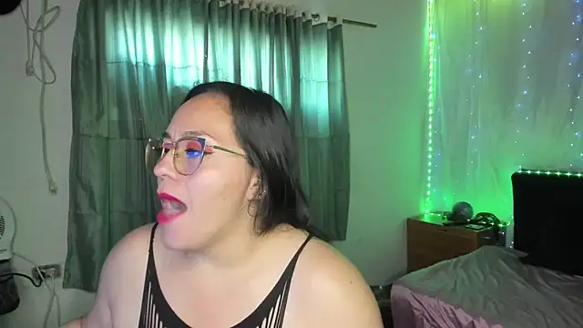 Snapshot of emily_sweet13 chatting on October 2025 12:33:01 PM emily sweet13 online show from October 2025 12:33:01 PM