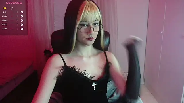 Snapshot of lewd_pillows chatting on December 2024 07:41:02 PM lewd pillows online show from December 2024 07:41:02 PM