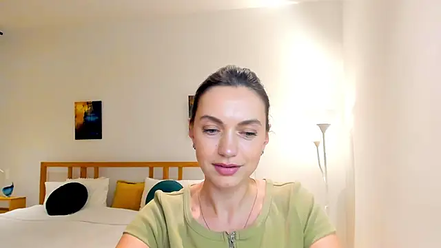 Snapshot of LovelyeeMia chatting on December 2024 06:28:01 PM LovelyeeMia online show from December 2024 06:28:01 PM