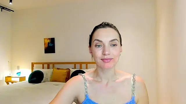 Snapshot of LovelyeeMia chatting on December 2024 02:22:02 PM LovelyeeMia online show from December 2024 02:22:02 PM
