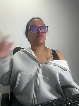 Snapshot of angela_angels_ chatting on December 2024 11:17:01 PM angela angels online show from December 2024 11:17:01 PM