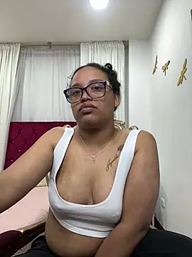 Snapshot of angela_angels_ chatting on January 2025 06:27:02 AM angela angels online show from January 2025 06:27:02 AM