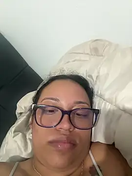 Snapshot of angela_angels_ chatting on January 2025 11:10:02 PM angela angels online show from January 2025 11:10:02 PM