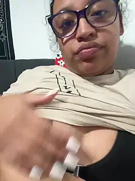 Snapshot of angela_angels_ chatting on February 2025 09:59:01 PM angela angels online show from February 2025 09:59:01 PM