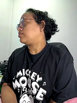 Snapshot of angela_angels_ chatting on October 2025 12:33:01 AM angela angels online show from October 2025 12:33:01 AM