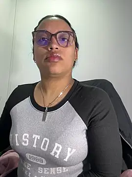 Snapshot of angela_angels_ chatting on November 2025 12:02:01 AM angela angels online show from November 2025 12:02:01 AM