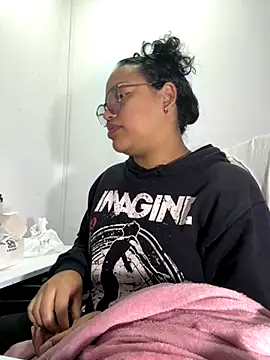 Snapshot of angela_angels_ chatting on November 2025 04:01:02 AM angela angels online show from November 2025 04:01:02 AM