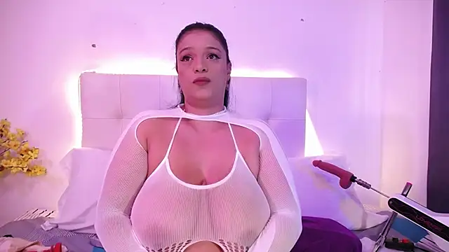 Nicol Love0 online show from April 2026 01:41:02 PM