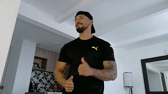 Snapshot of tony_muscle chatting on February 2026 09:10:01 PM tony muscle online show from February 2026 09:10:01 PM