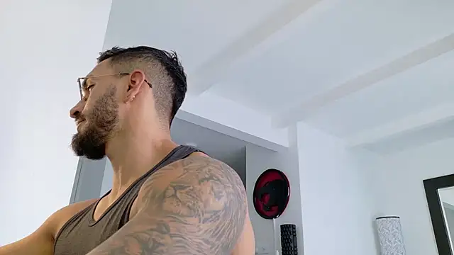 Snapshot of tony_muscle chatting on March 2026 07:32:01 PM tony muscle online show from March 2026 07:32:01 PM