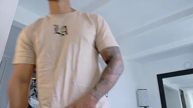 Snapshot of tony_muscle chatting on March 2026 08:39:01 PM tony muscle online show from March 2026 08:39:01 PM