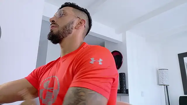 Snapshot of tony_muscle chatting on March 2026 07:40:01 PM tony muscle online show from March 2026 07:40:01 PM