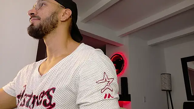 Snapshot of tony_muscle chatting on March 2026 11:04:02 AM tony muscle online show from March 2026 11:04:02 AM