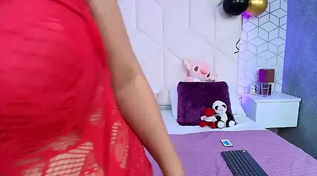 Snapshot of MadelineBeckert chatting on February 2025 10:13:01 PM MadelineBeckert online show from February 2025 10:13:01 PM