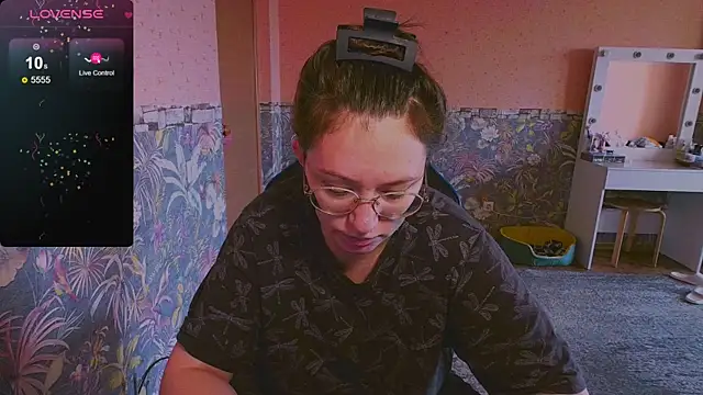 Chloe strip online show from September 2025 02:49:01 AM