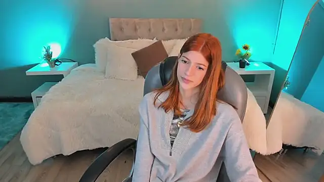 Nora Vennucci online show from October 2025 07:59:01 PM