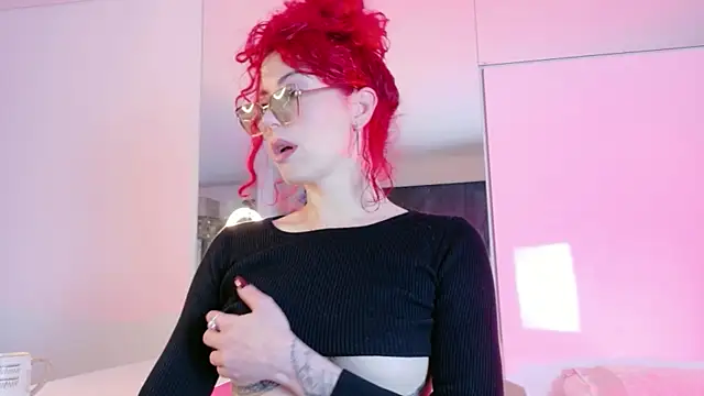 Borbala Iggy online show from October 2025 07:47:01 PM