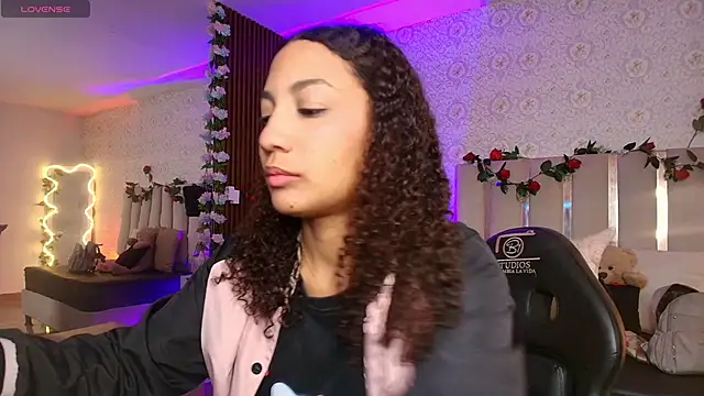 Daphnne tay online show from March 2026 03:33:01 AM