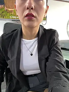 Amy Kiitty  online show from April 2026 01:35:02 PM