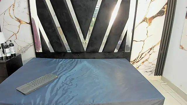 KarinaSimonz online show from November 2025 07:24:01 PM