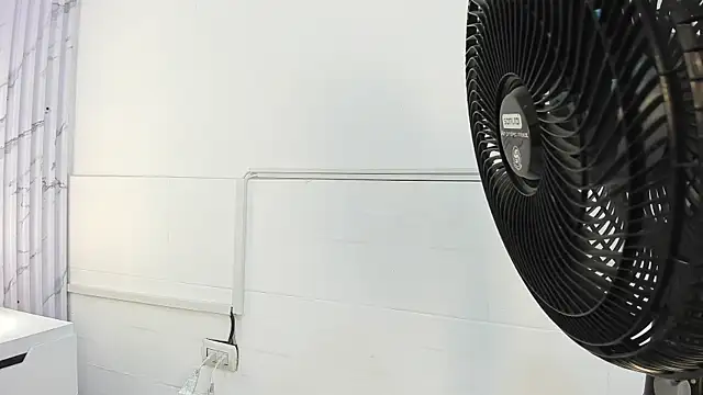 KarinaSimonz online show from April 2026 08:57:02 PM